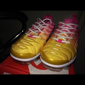 W Nike Air Vapormax Plus Size 8